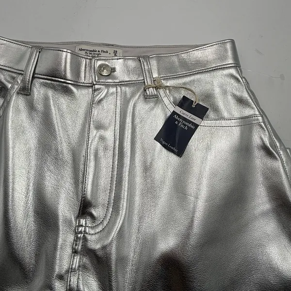 Abercrombie & Fitch Curve Love 90's Straight Ultra High Rise Jeans - Image 9