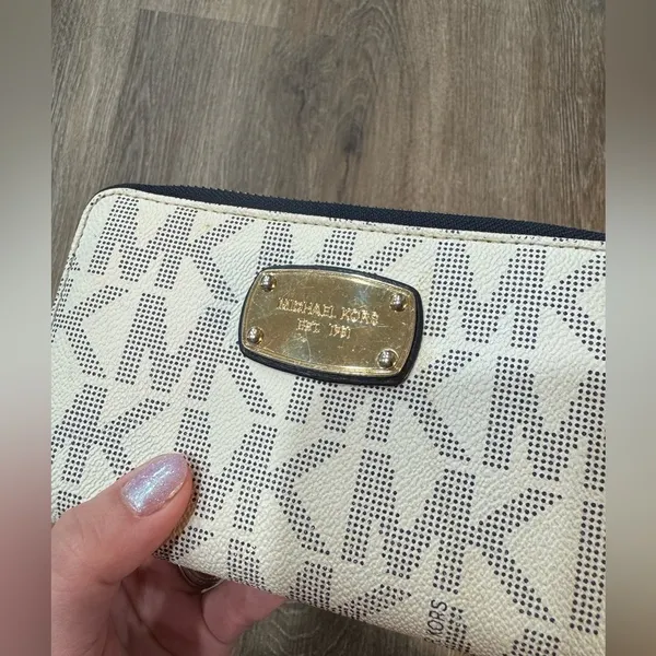 Michael Kors Monogram Wallet Wrislet - Image 3