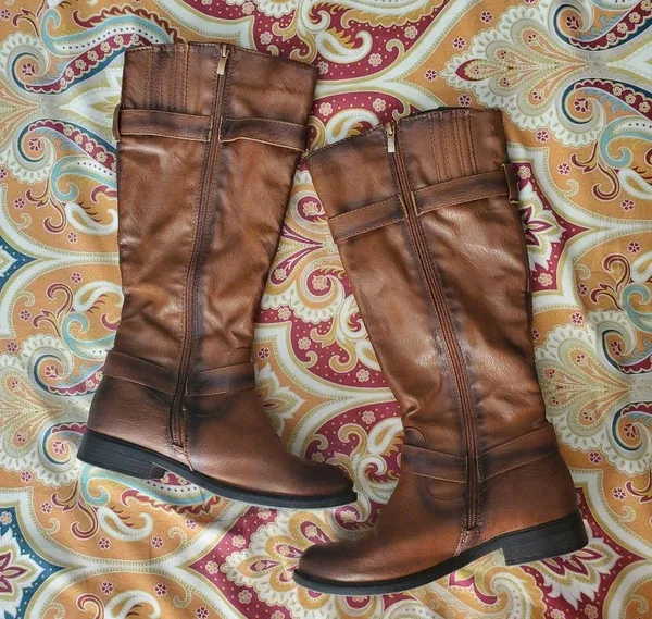 Faux leather boots sz7 - Image 2