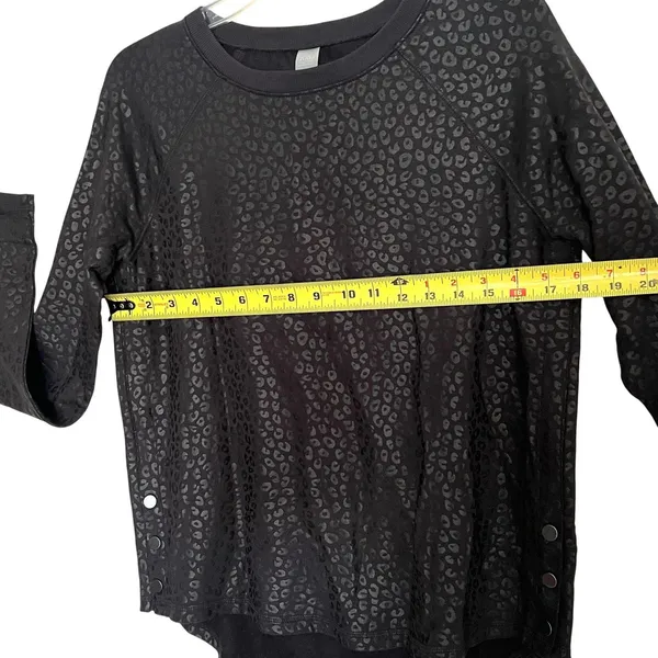 Zuda Sweatshirt Womens Small Black Leopard Print Crewneck Pullover Side Snap - Image 11