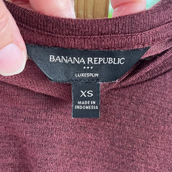Banana Republic Factory Women's Luxespin Classic T-Shirt Bordeaux Kiss Size XS - Image 4