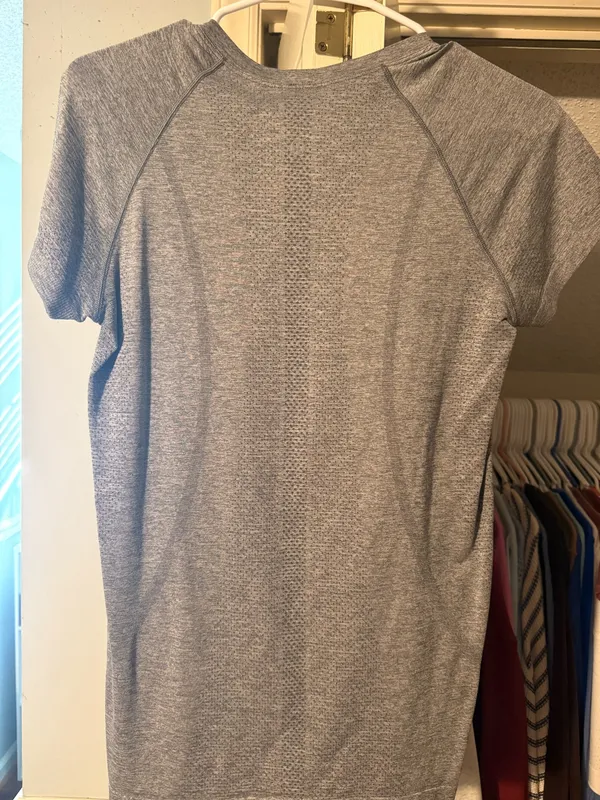 Grey Lululemon Swiftly Tech - Image 2