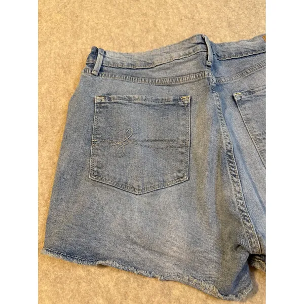 Denizen from Levis Womens Distressed Denim Shorts Light Wash Raw Hem Size 14 - Image 5