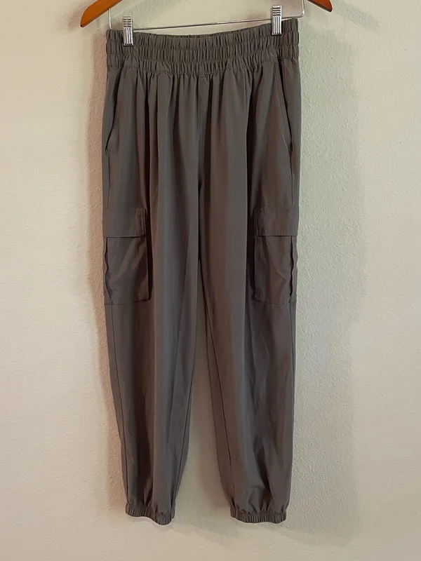 Vuori Dark Gray Villa Cargo Jogger Size M - Image 2