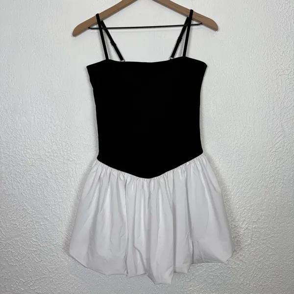 YPB Abercrombie & Fitch sculptLUX Bubble Hem Mini Dress Size Medium NWT - Image 2