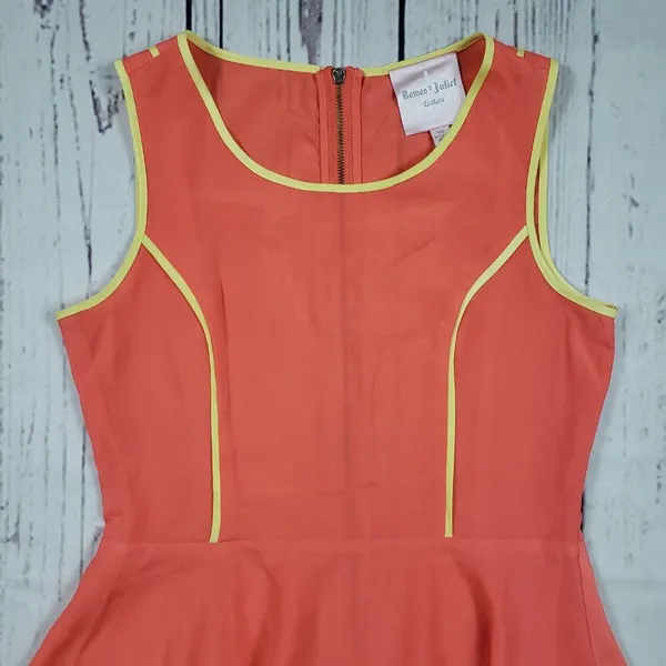 Romeo + Juliet Couture Orange Sleeveless Zippered Peplum Top Women's Size XS - Image 4