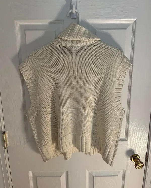H&M Pleated Sweater Vest - Image 2