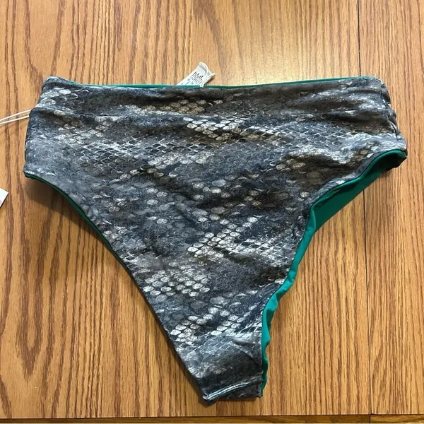 NWT Maaji Women's Swim Bikini Bottom Reversible Snake Skin Green Size M - Image 3