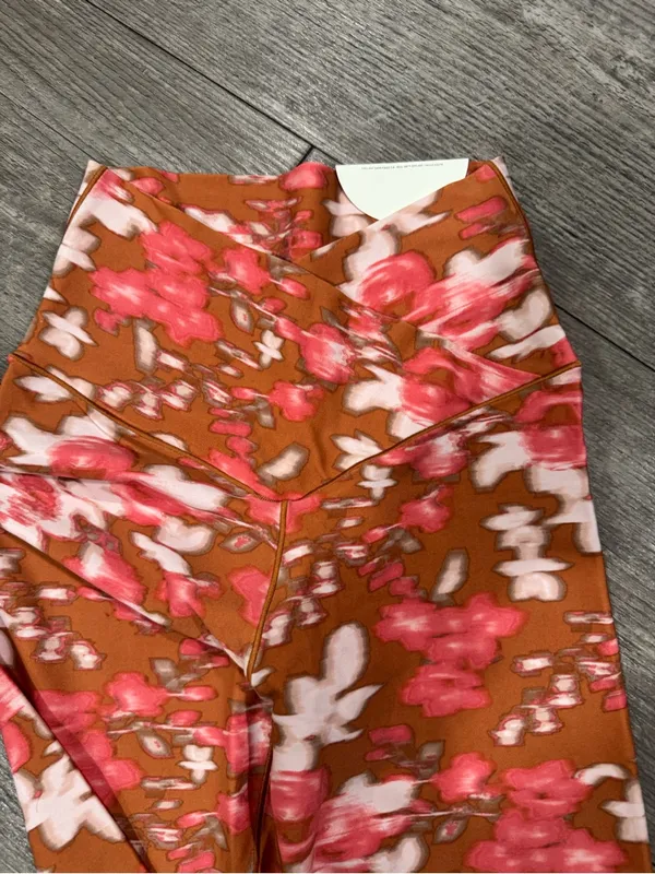 Aerie offline real me High-Waist Floral Print Leggings in Peach & White - Image 12