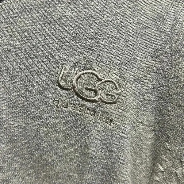 UGG AUSTRALIA GRAY VNECK OVERSIZED SWEATER - Image 2