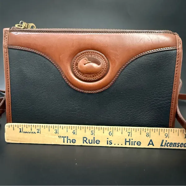 Vintage DOONEY & BOURKE All Weather Leather Collection Black/Brown Crossbody Bag - Image 8