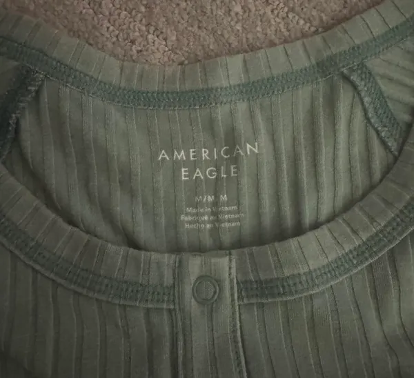 American Eagle and Hollister Cropped Shirt - Image 3