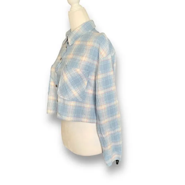 Timing Women's Blue Plaid‎ Flannel Cropped Long Sleeve Button Down Shirt Small - Image 4