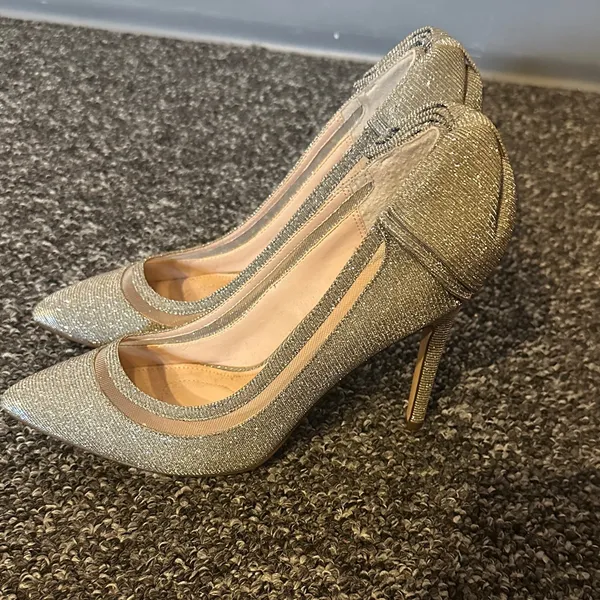 Elegant Silver Metallic Heels size 7 - Image 3