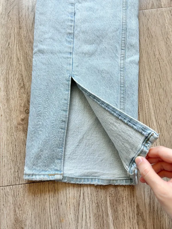 Abercrombie & Fitch The 90s Straight Ultra High Rise Split Hem Jeans Light Wash - Image 5