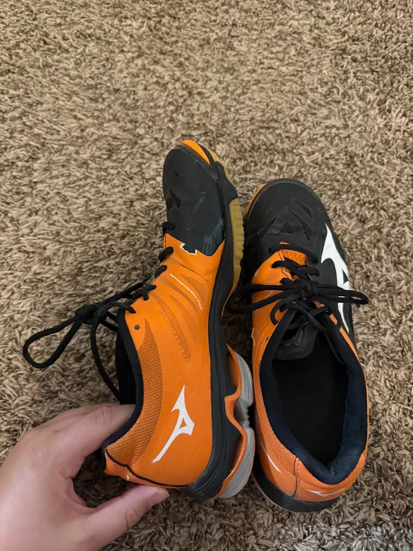 Mizuno Wave Lightning Volleyball Shoes Orange Black - Image 3