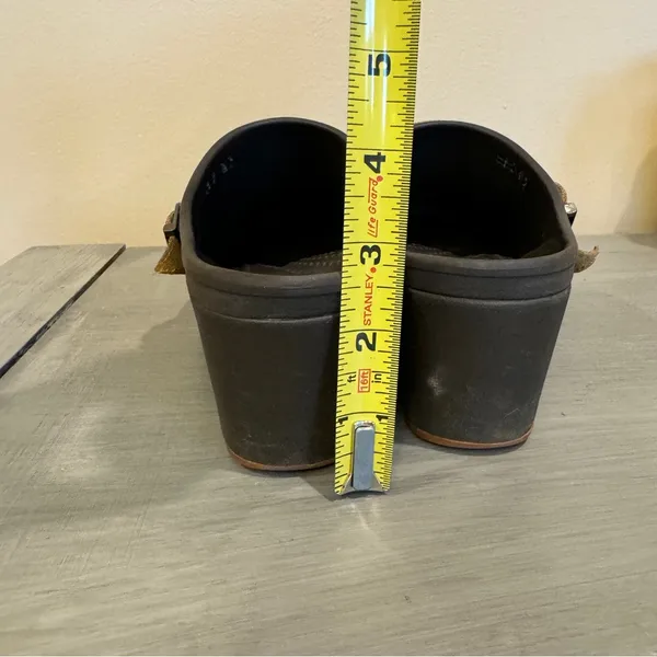 Crocs Women Sarah‎ Clog Brown Expresso Buckle Mules size 7 Flaw See Pic. - Image 3