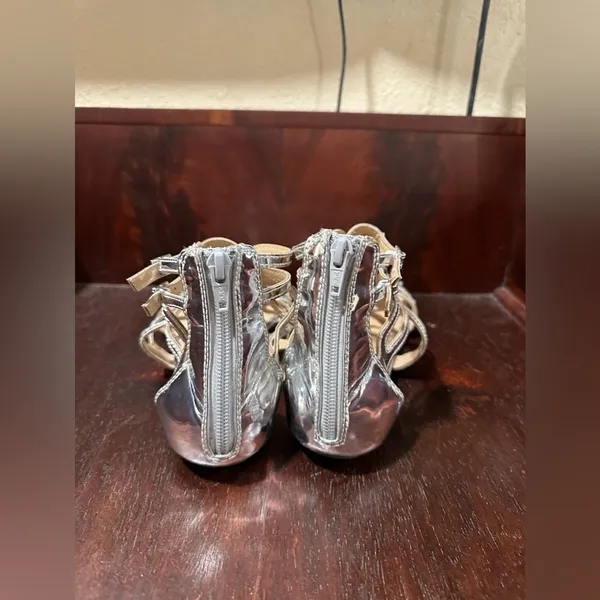 Report Silver Geometric Flat Sandals Size 9 - Image 5