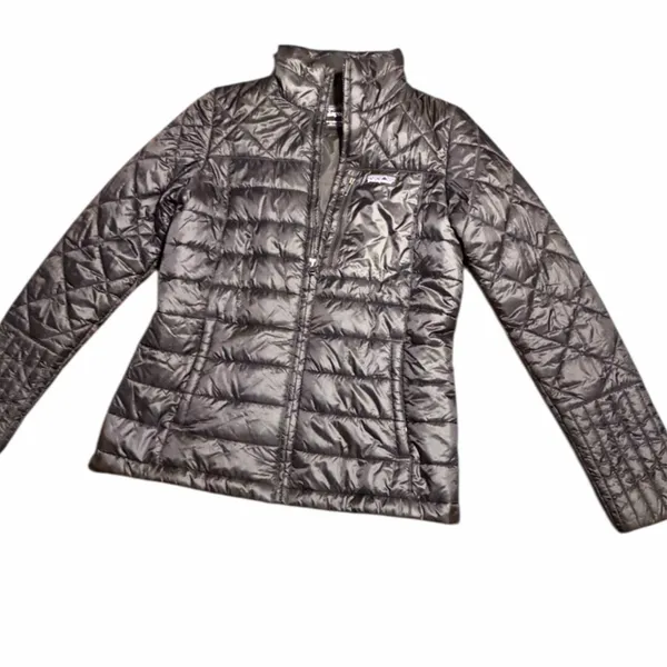 Patagonia Women’s Light Weight Black Puffer Jacket Medium - Image 3
