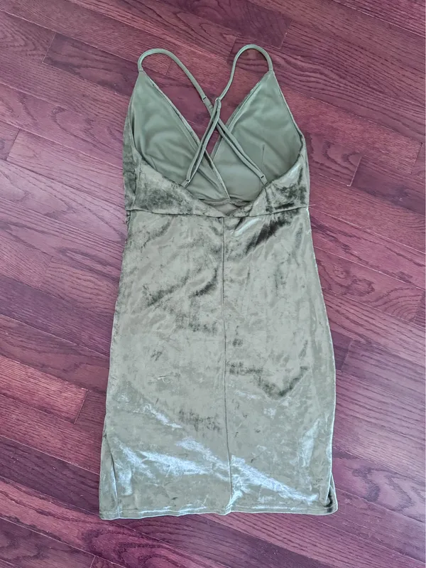 Lucy in the Sky Ruched Cross-Back Dress Green Velvet - Image 4