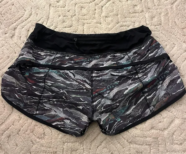 Lululemon Speed Up Shorts 2.5 - Image 2