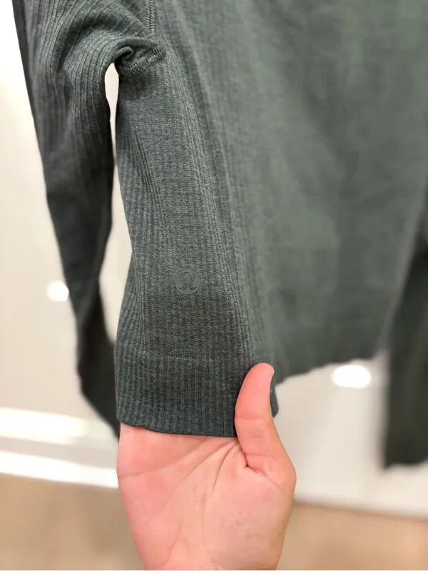 Lululemon Ribbed Long Sleeve Cropped Size 6 - Image 4
