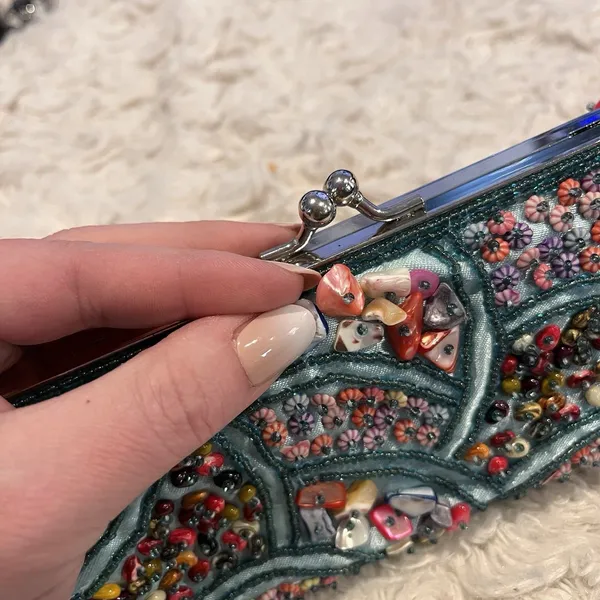 Hand Beaded Shell Clutch Purse Teal Blue Kiss Lock Evening Bag w/ Chain - Image 4