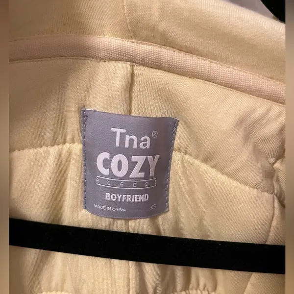 Aritzia TNA Quilted Sweatshirt - Image 8