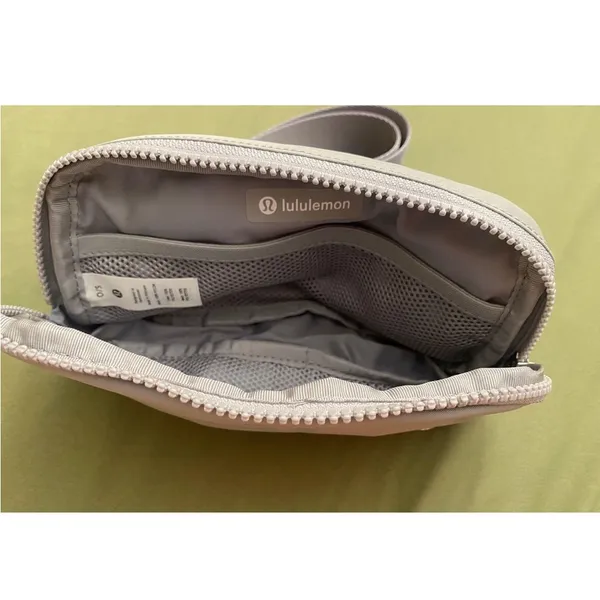Lululemon Everywhere Belt Bag in Silver Drop - Image 4