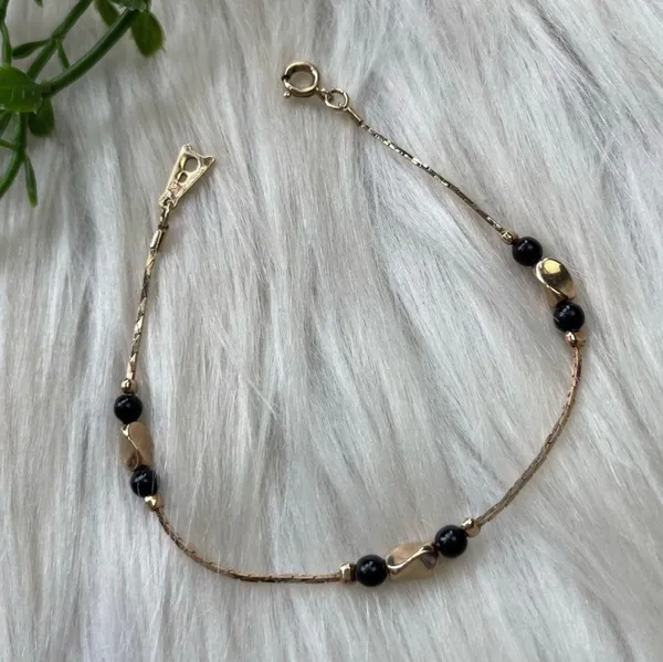 Vintage Amway onyx beads gold tone bracelet - Image 2