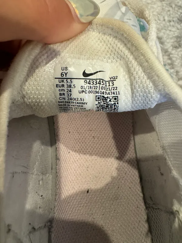 Nike Air Max 270 Shoes - Image 6