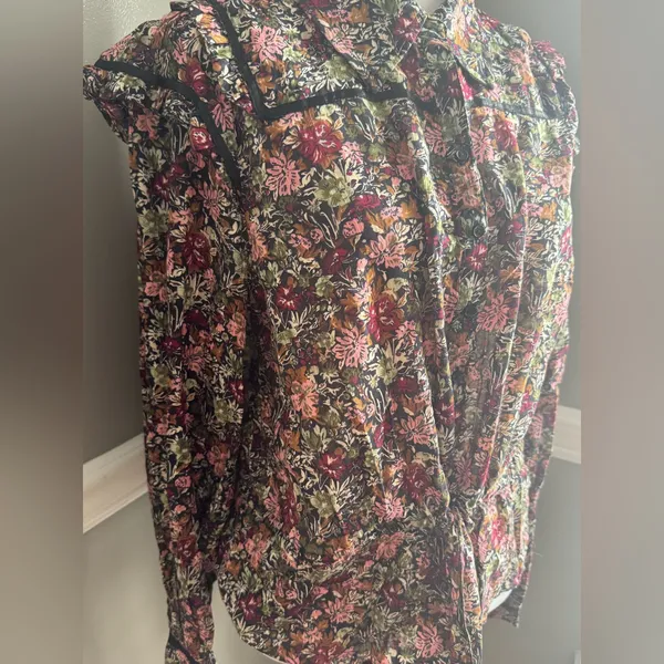 NWT Free People Daybreak Floral Print‎ Long Sleeve Shirt Ruffle Details Large - Image 5