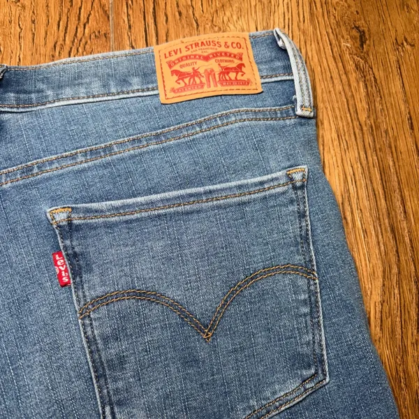 Levi's 312 Shaping Slim Jeans Medium Wash Blue Denim Women's Size 30 - Image 7