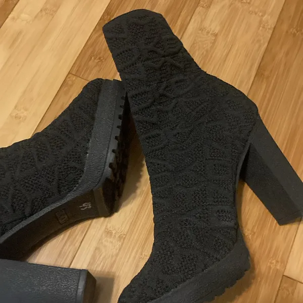 DKNY Logo Chunky Platform Ankle Knot Bootie Women’s US 7 Black Color 4”Heel NWT - Image 7