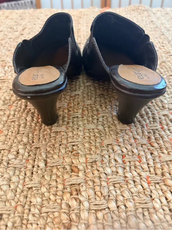 EuroSoft Brown Leather Slip-On Mule Clogs with Buckle Accent 8.5M - Image 7