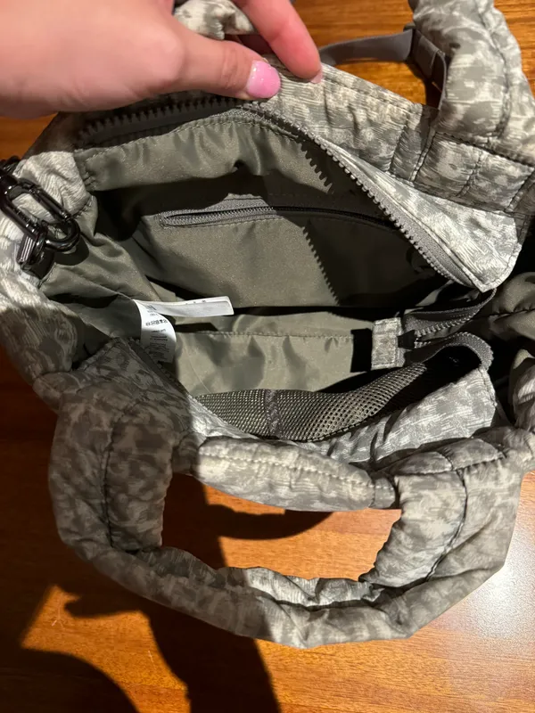 Lululemon Quilted Puff Bag 5L - Image 5