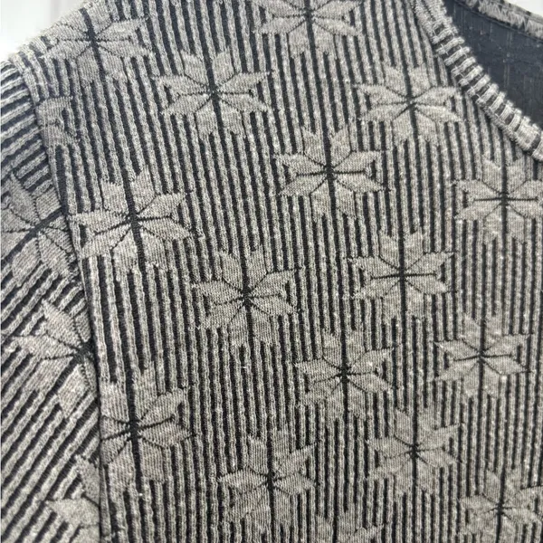 Woolrich grey long sleeve top with snowflake pattern - Image 4