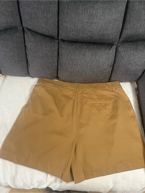 Old Navy Women's Tan Pleated High-Waist Bermuda Shorts - Image 2