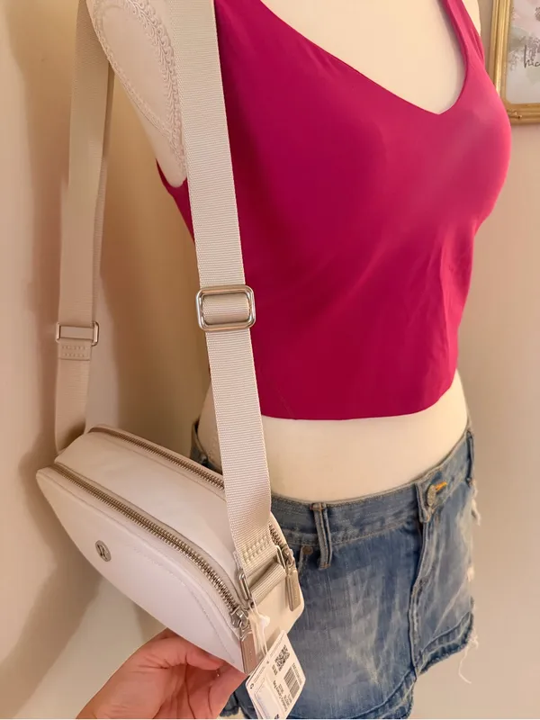 lululemon athletica Cream Crossbody Bag with Adjustable Strap - Image 2