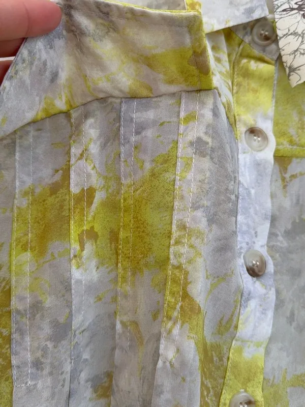 Mystree Yellow Gray Watercolor Pleated Sheer Button-Down Bubble Sleeve Top NWT L - Image 4