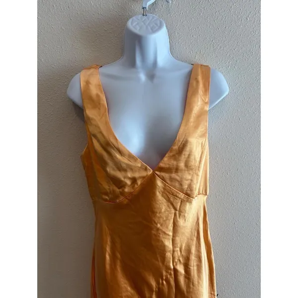Lulus Dress midi - Image 4
