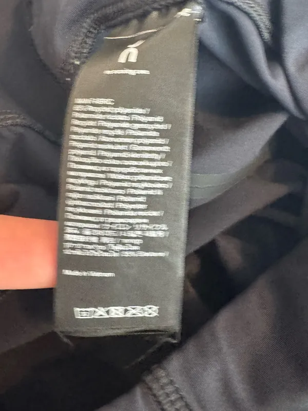 On Running Women Trail Tights Black Cropped Athletic Leggings‎ size small - Image 4