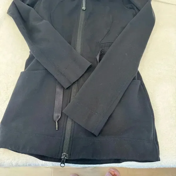 Lululemon womwens jacket size 4 - Image 6