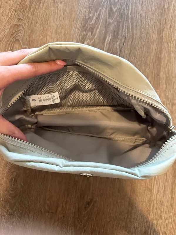 Lululemon pouch - Image 2