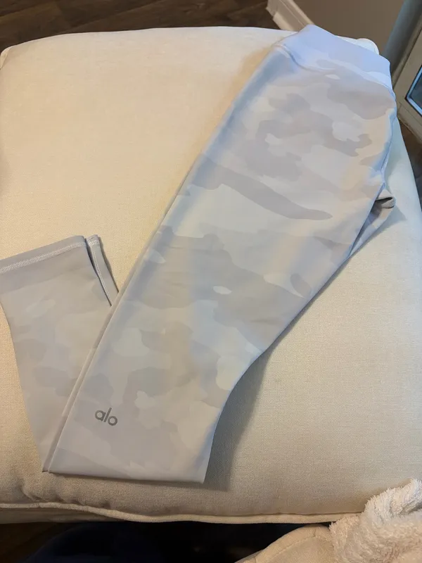 Alo Yoga Leggings - Image 2