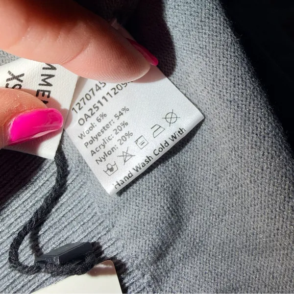 NWT COMMENSE Button Wool - Image 9