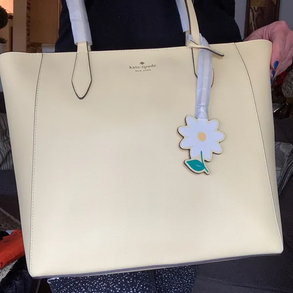 Authentic KATE SPADE Saffiano leather zip top Tote/Flower charm - Image 12