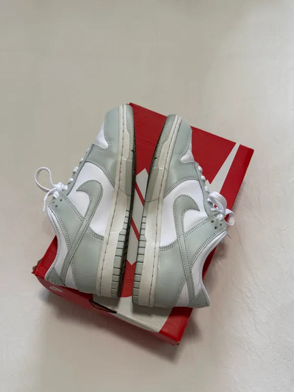 Nike Dunk Low Sneakers - Image 4