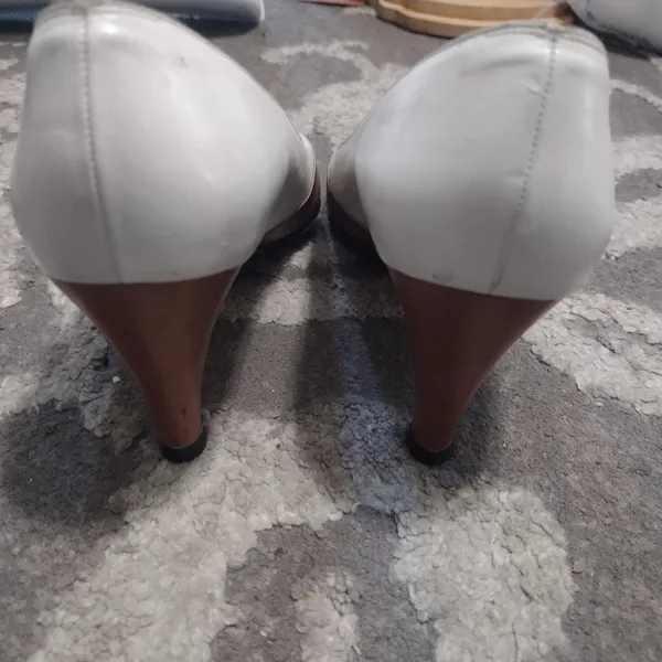 Salvatore Ferragamo Vintage neutral pump heels - Image 7