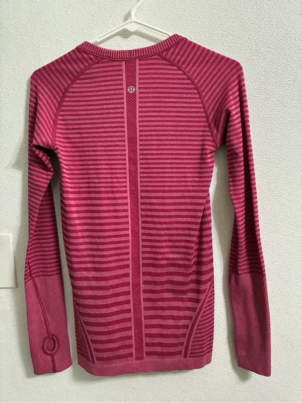 Lululemon Swiftly Tech Top women’s 4 pink berry Rumble Thumb holes Crew - Image 2